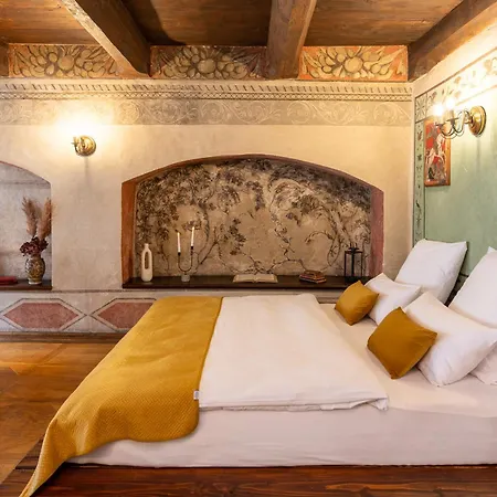 500 Year House - Krakow Old Town - Historic Apartments By Staymoovers-2